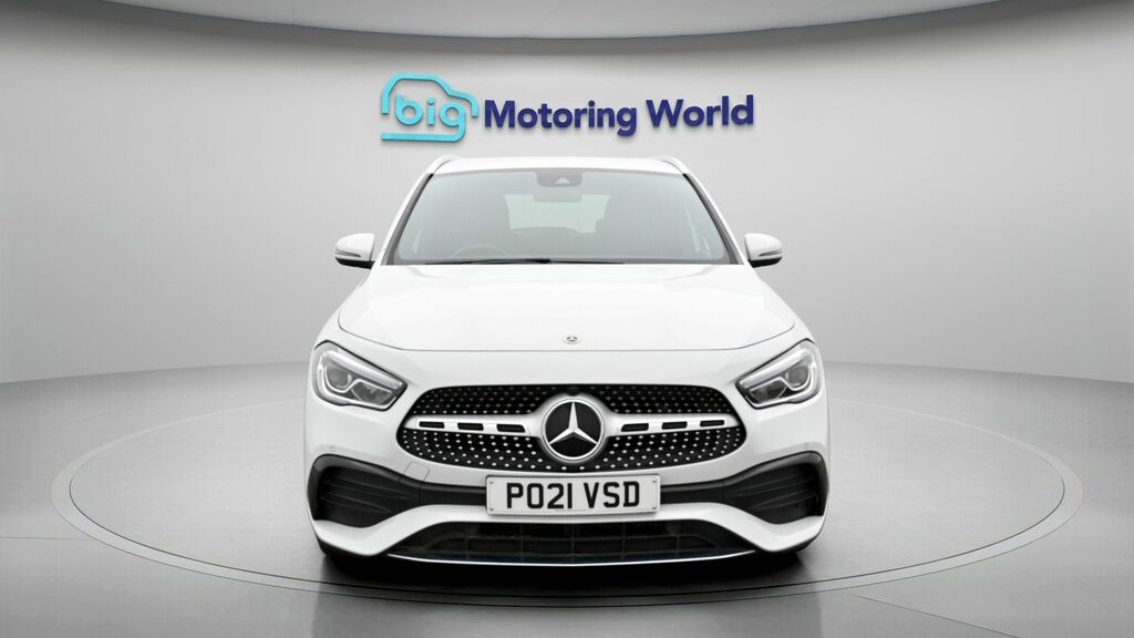 Mercedes-Benz GLA Class Amg Line White #2