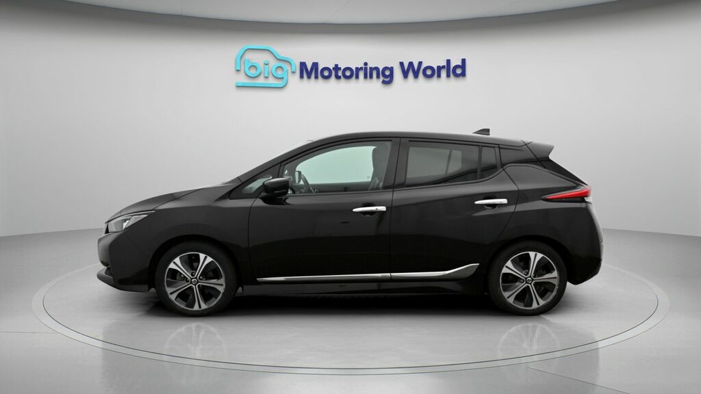 Nissan Leaf Tekna Black #4