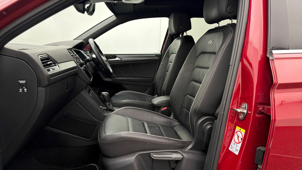 Volkswagen Tiguan Allspace 2.0 Tdi Match Dsg Black #13