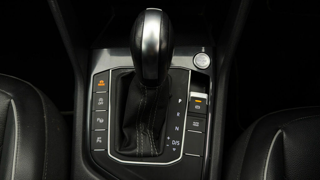 Volkswagen Tiguan Allspace 2.0 Tdi Match Dsg Black #26