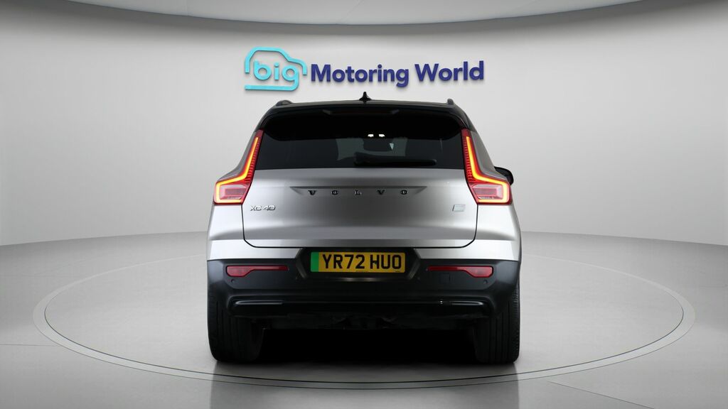 Volvo XC40 Plus Gold #6