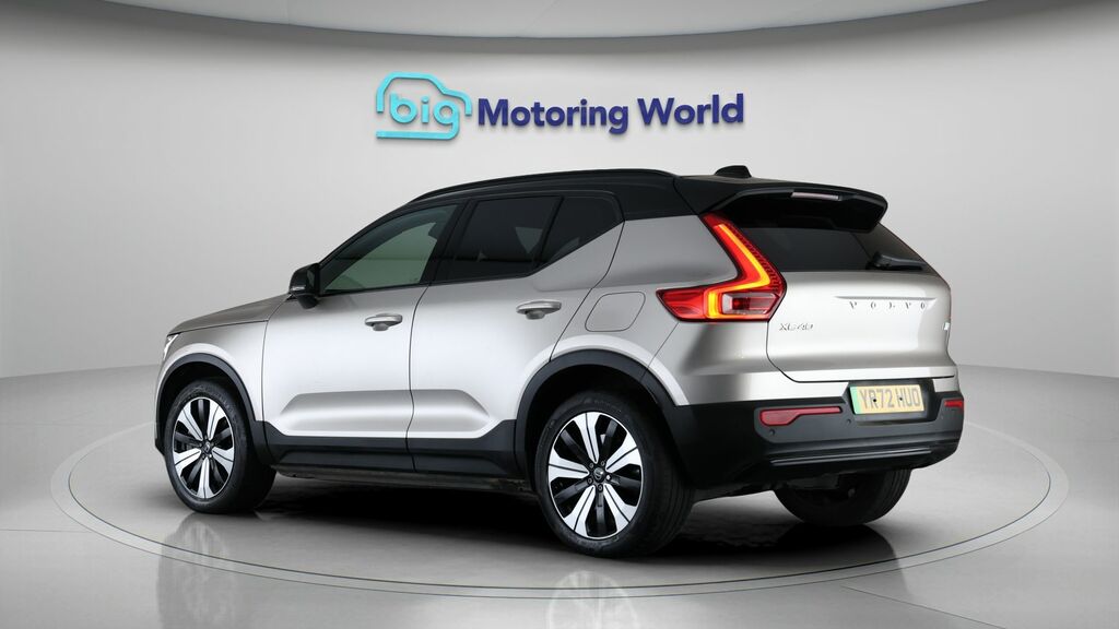 Volvo XC40 Plus Gold #5
