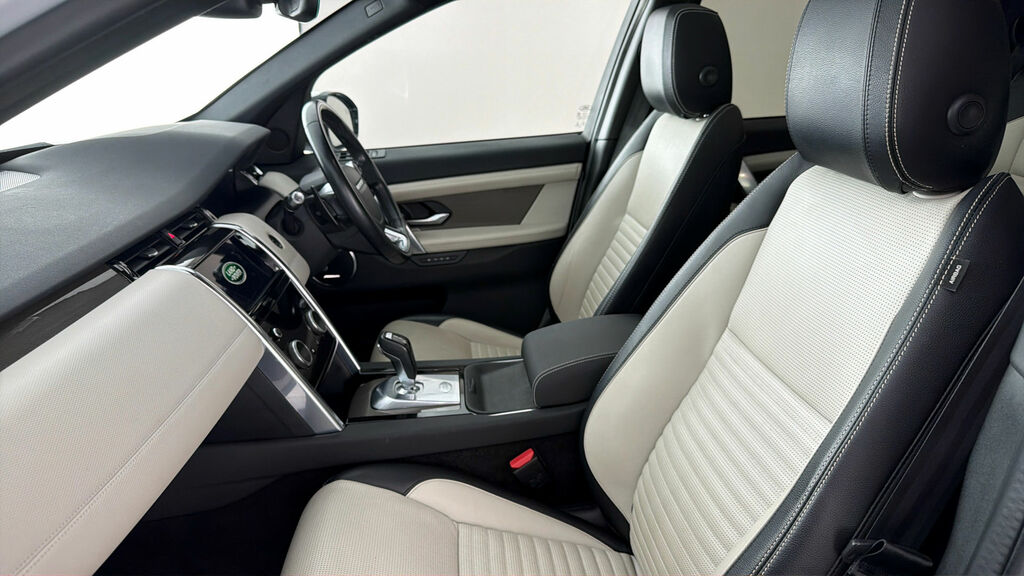 Land Rover Discovery Sport 2.0 D150 S White #12