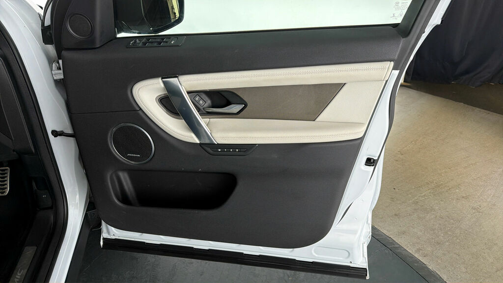Land Rover Discovery Sport 2.0 D150 S White #13