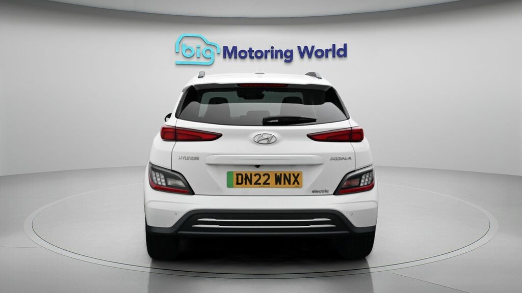 Hyundai Kona Premium White #6