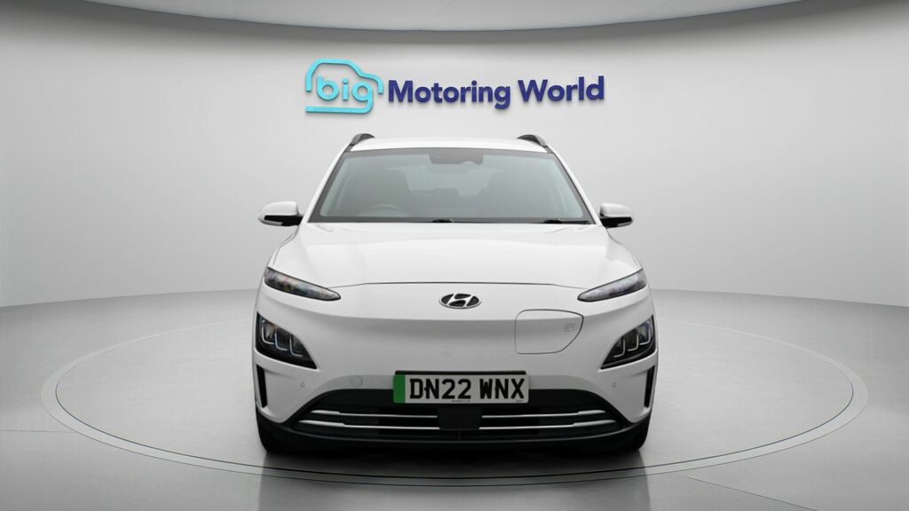 Hyundai Kona Premium White #2