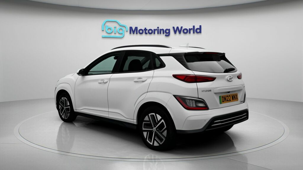 Hyundai Kona Premium White #5