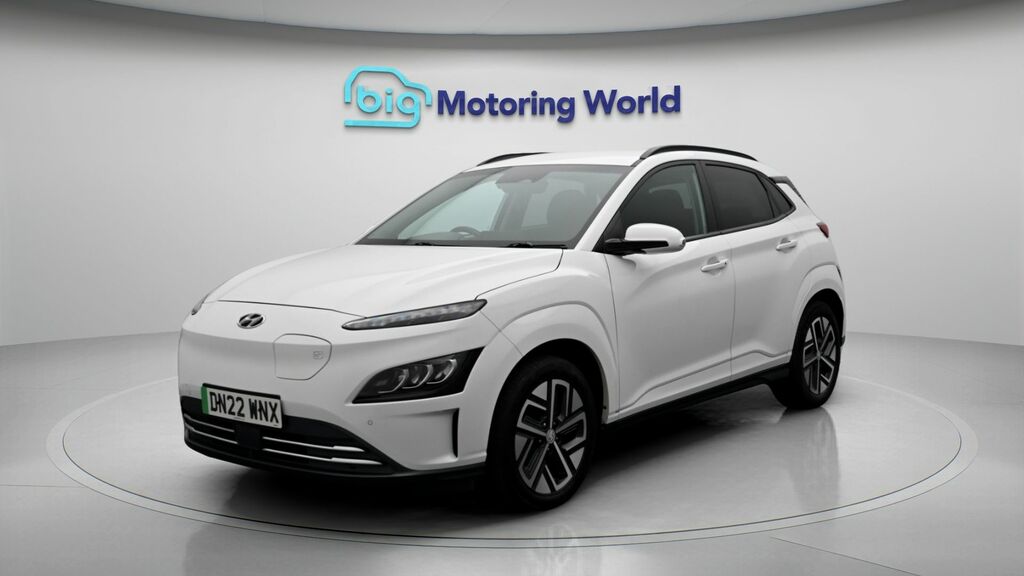 Hyundai Kona Premium White #3