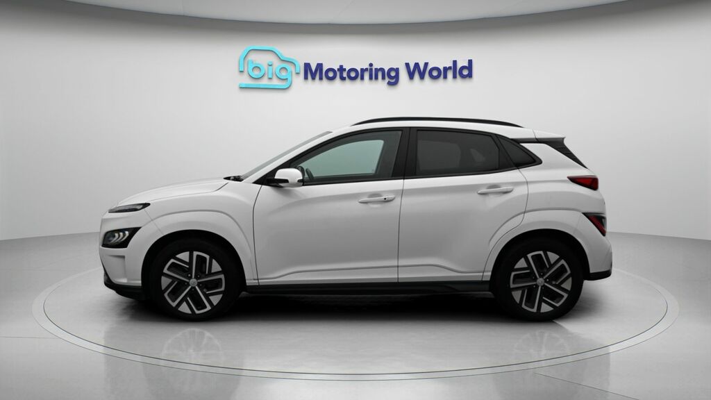 Hyundai Kona Premium White #4
