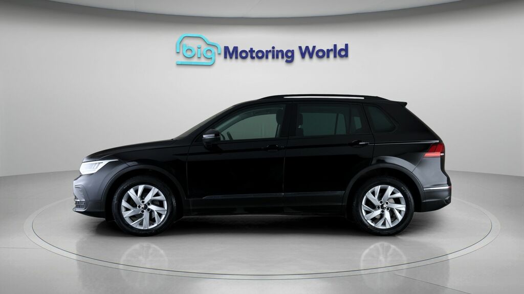 Volkswagen Tiguan Life Black #4