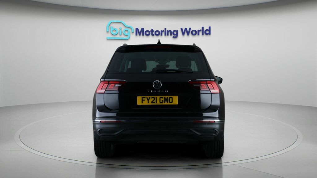 Volkswagen Tiguan Life Black #6