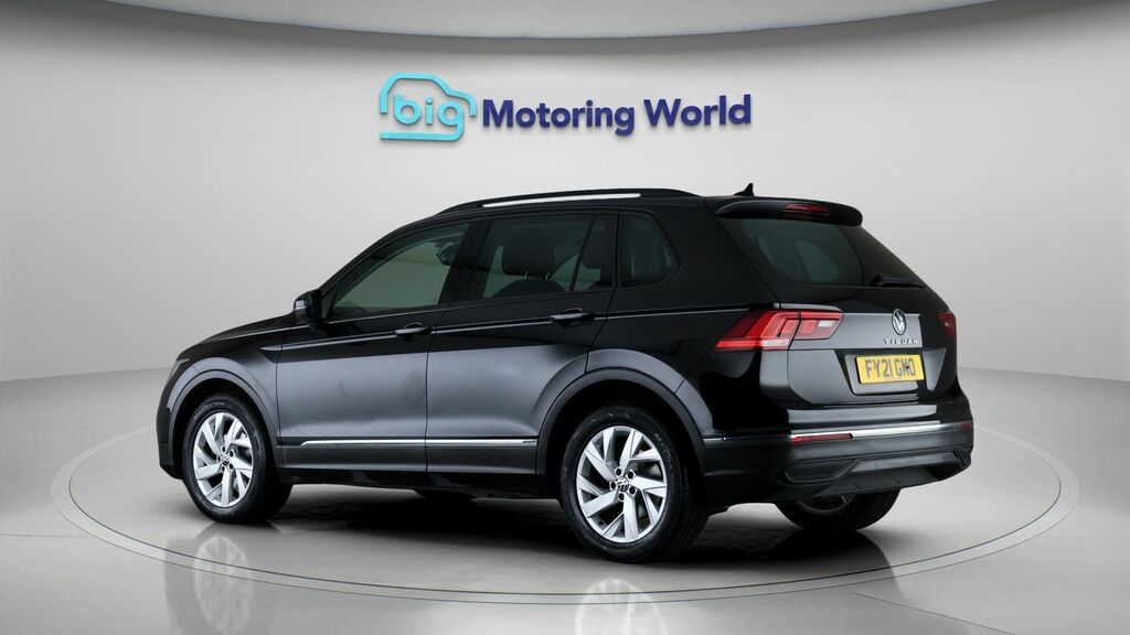 Volkswagen Tiguan Life Black #5