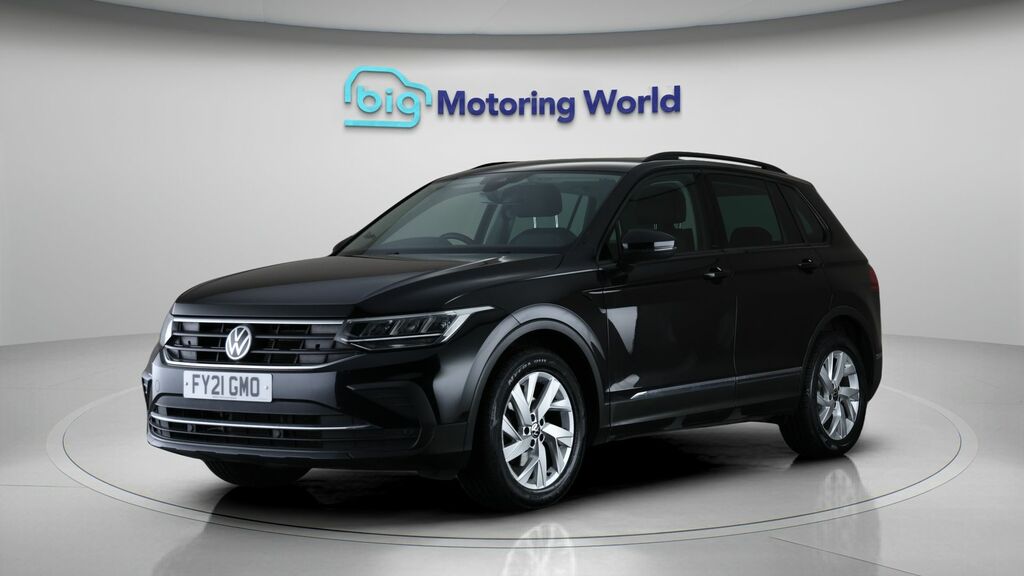 Volkswagen Tiguan Life Black #3