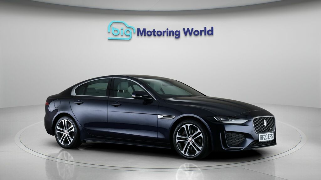 Jaguar XE R-dynamic Se Blue