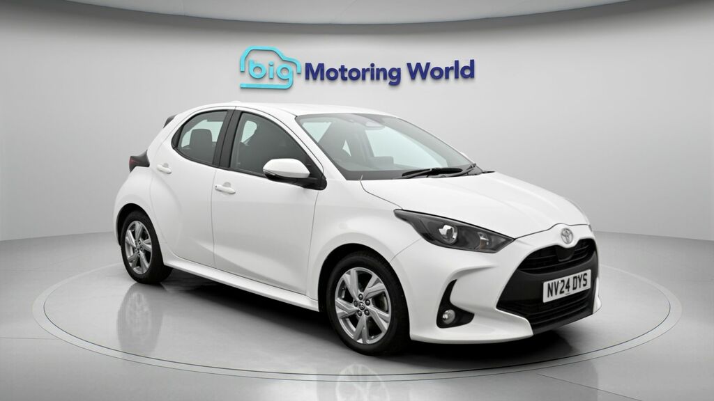 Toyota Yaris Icon White