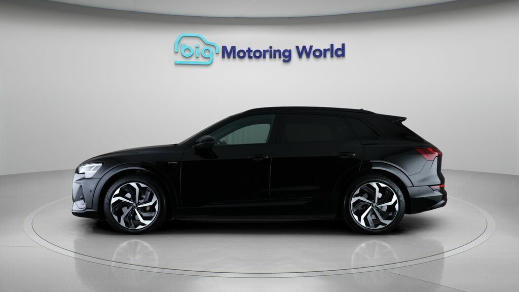 Audi E-tron Black Edition Black #4