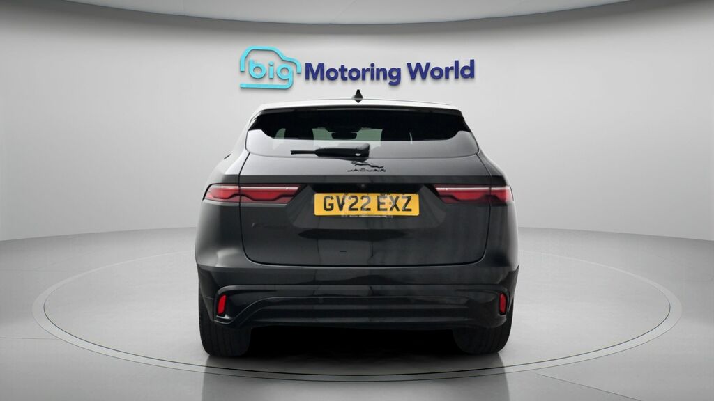 Jaguar F-Pace R-dynamic S Black #6