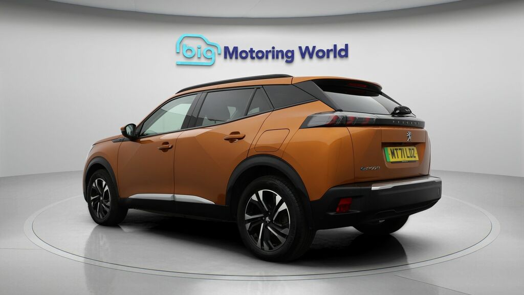 Peugeot e-2008 Allure Premium Orange #5