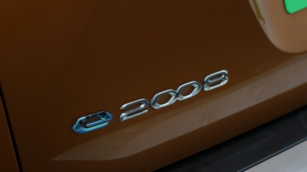Peugeot e-2008 50Kwh Gt Line Suv 136 Ps Orange #22