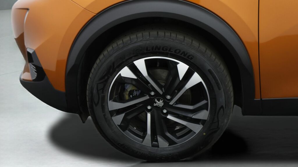 Peugeot e-2008 50Kwh Gt Line Suv 136 Ps Orange #18