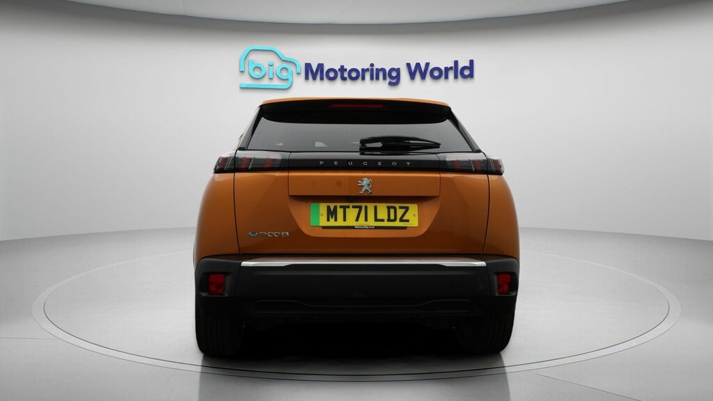 Peugeot e-2008 Allure Premium Orange #6