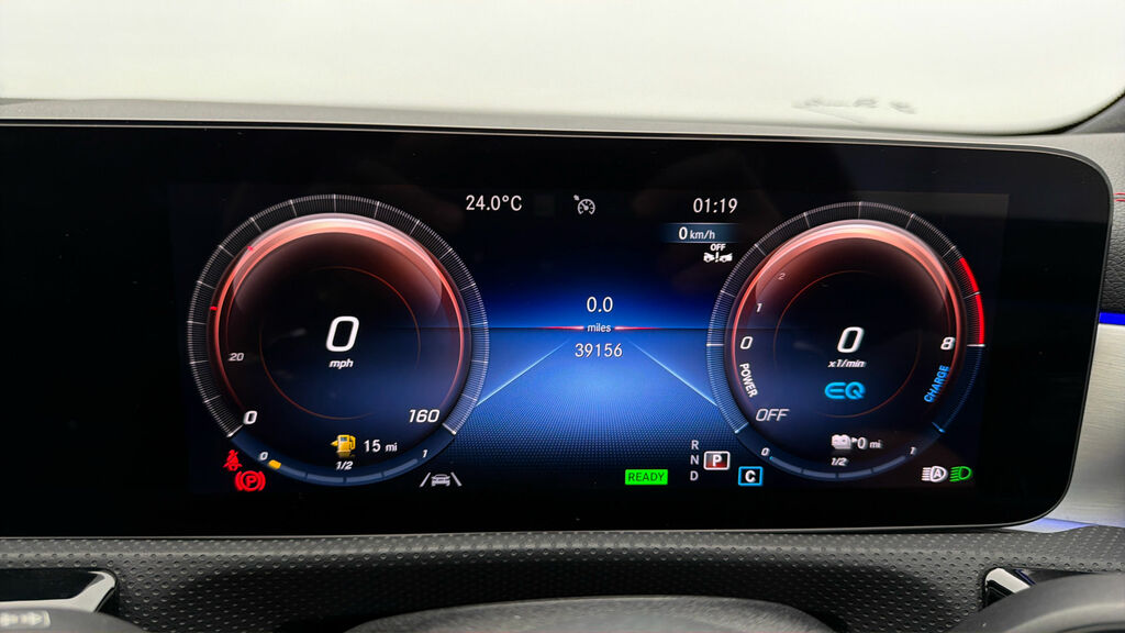 Mercedes-Benz CLA Class 1.3 Cla180 Amg Line Premium Coupe 7G- White #24