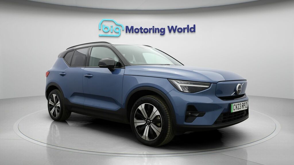 Volvo XC40 Plus Blue
