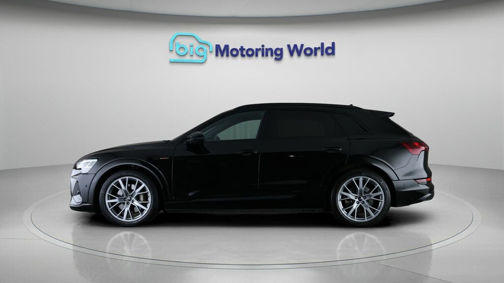 Audi E-tron Black Edition Black #4