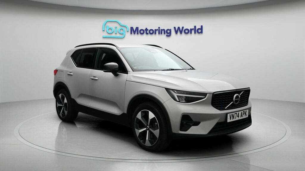Volvo XC40 Plus Dark VN74APK Silver