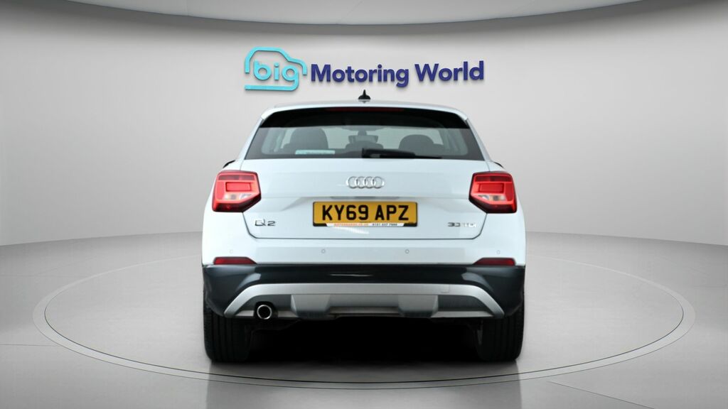 Audi Q2 Sport White #6