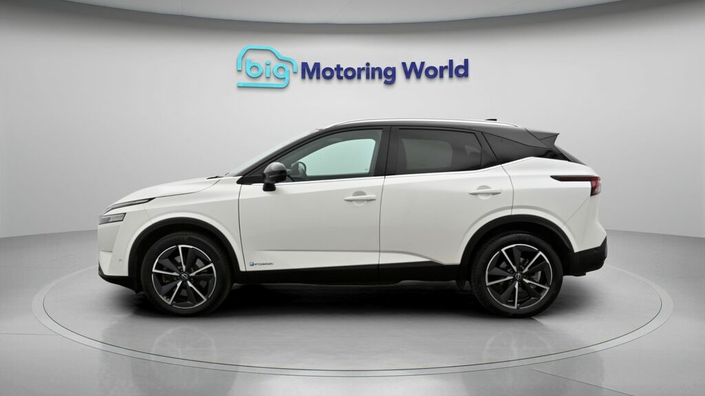 Nissan Qashqai Tekna YH72LWN White #4