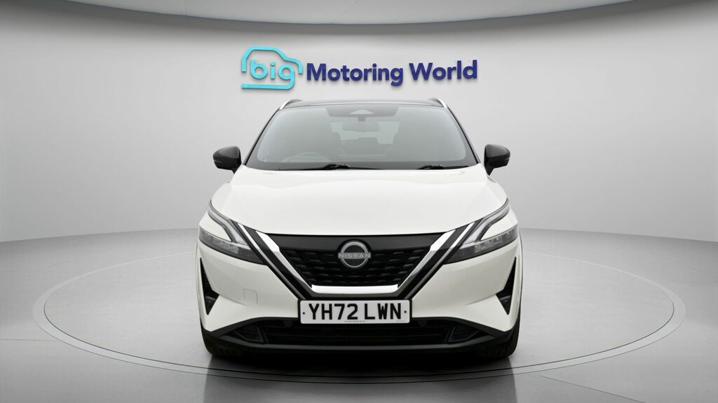Nissan Qashqai Tekna YH72LWN White #2