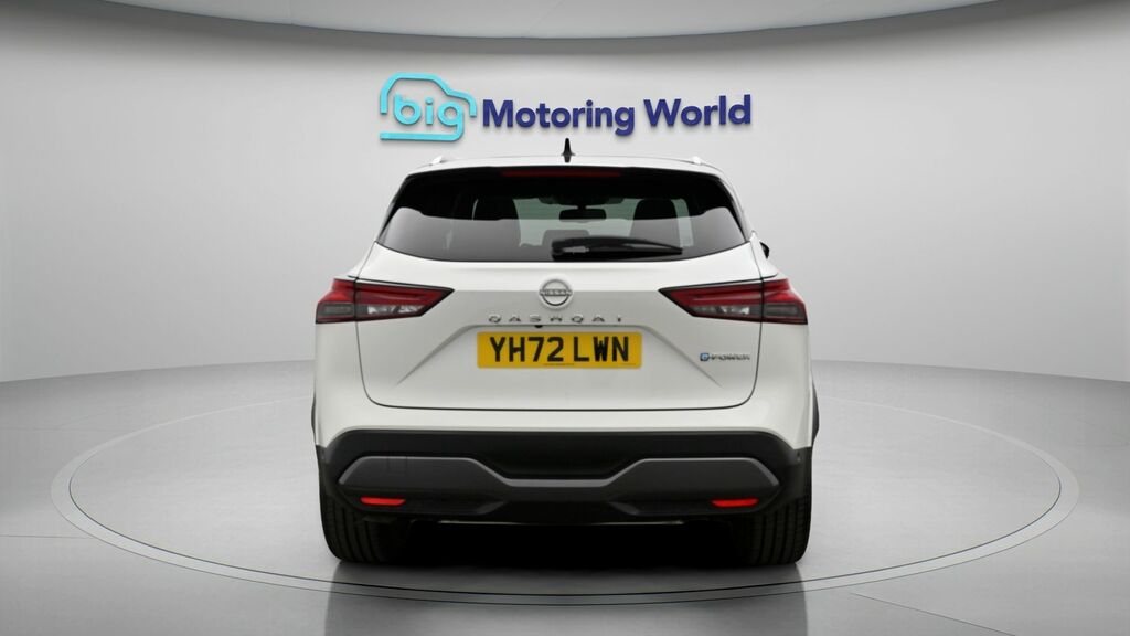 Nissan Qashqai Tekna YH72LWN White #6