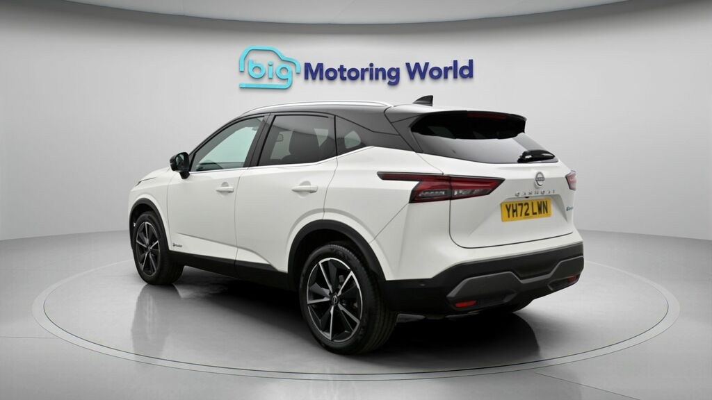 Nissan Qashqai Tekna YH72LWN White #5