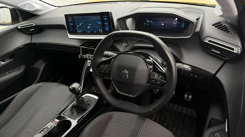 Peugeot 208 1.2 Puretech Allure Premium Hatchback  #9
