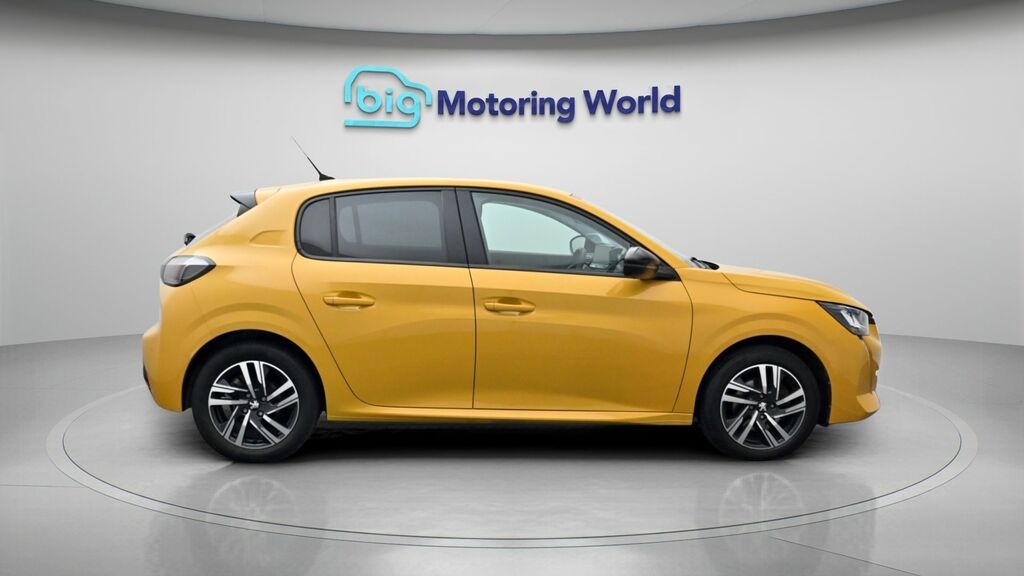 Peugeot 208 1.2 Puretech Allure Premium Hatchback  #8