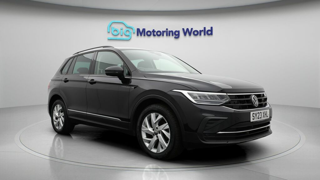 Volkswagen Tiguan Life Black