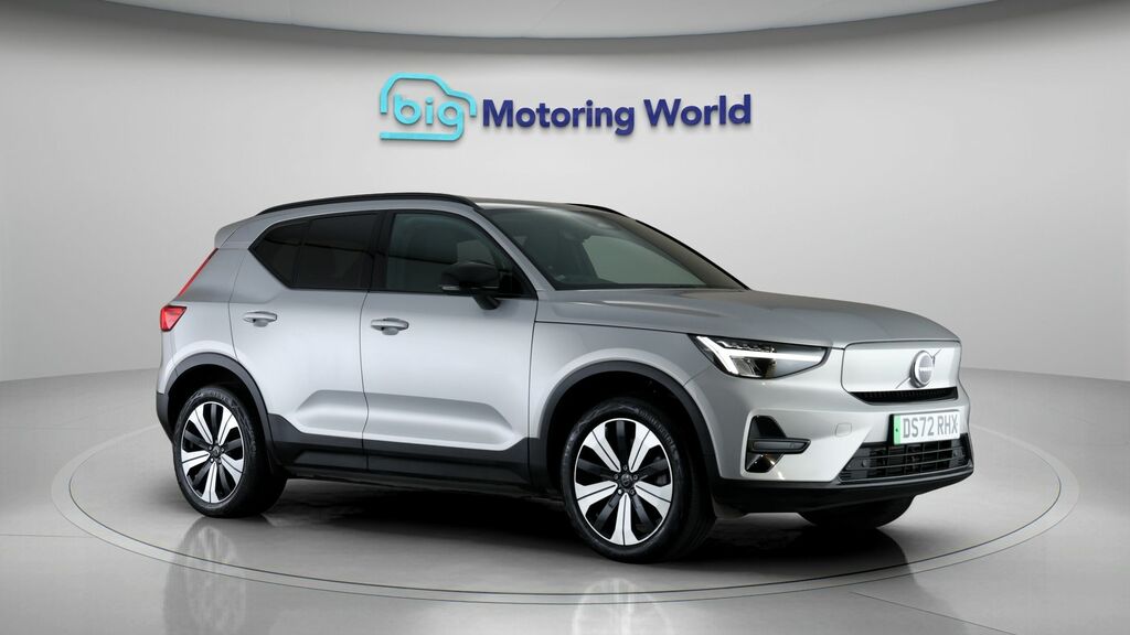 Volvo XC40 Core Silver