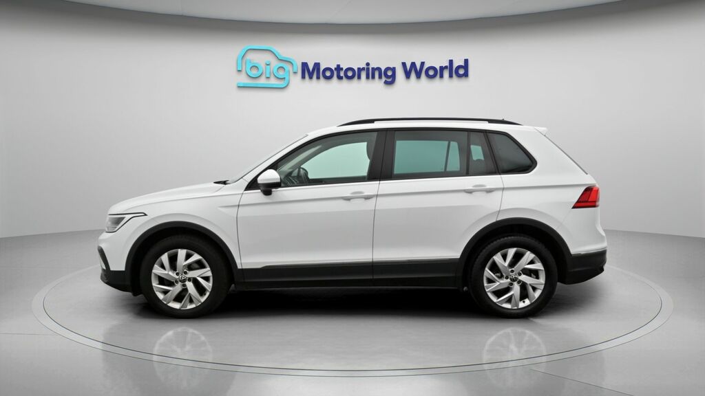 Volkswagen Tiguan Life White #4