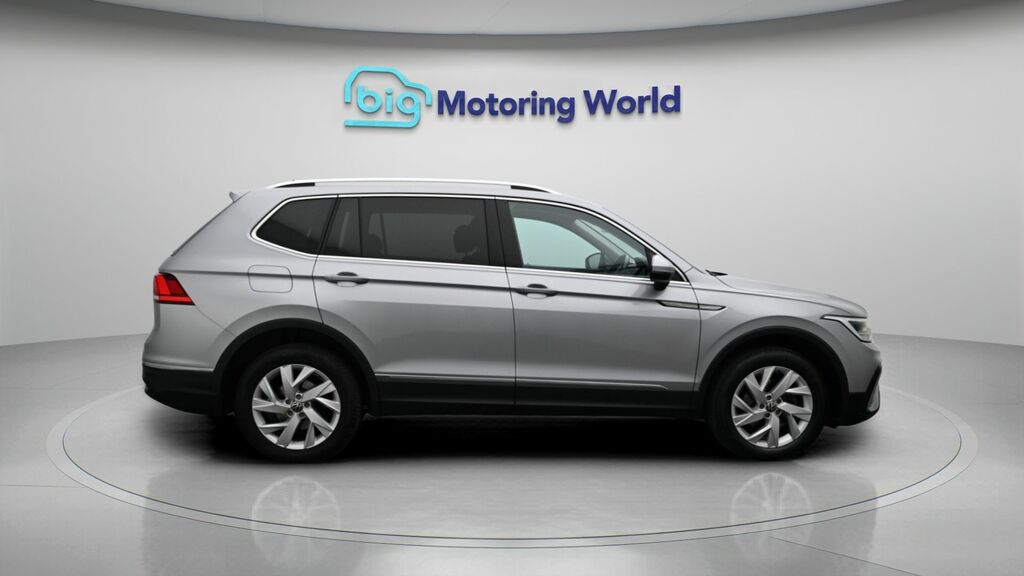 Volkswagen Tiguan Allspace 2.0 Tdi 4Motion Elegance Dsg Red #8