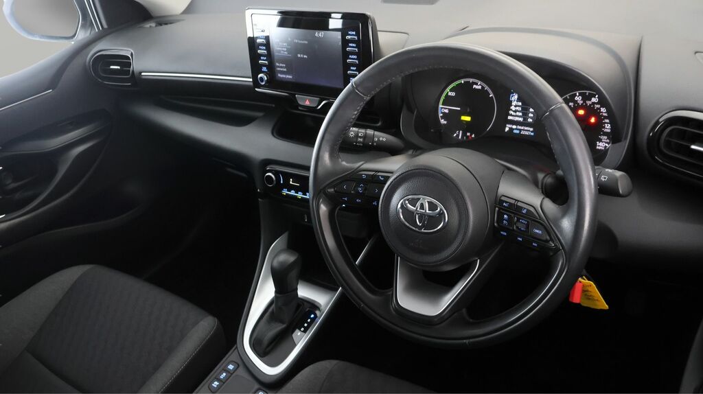 Toyota Yaris 1.5 Hybrid Design Silver #9