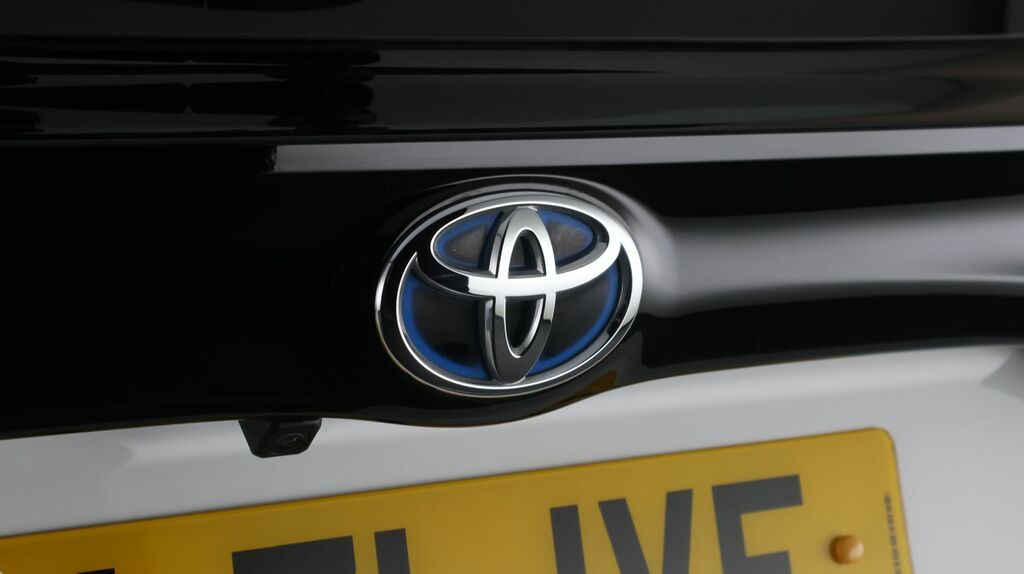 Toyota Yaris 1.5 Hybrid Design Silver #23