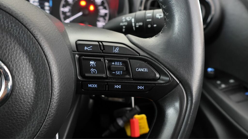 Toyota Yaris 1.5 Hybrid Design Silver #18