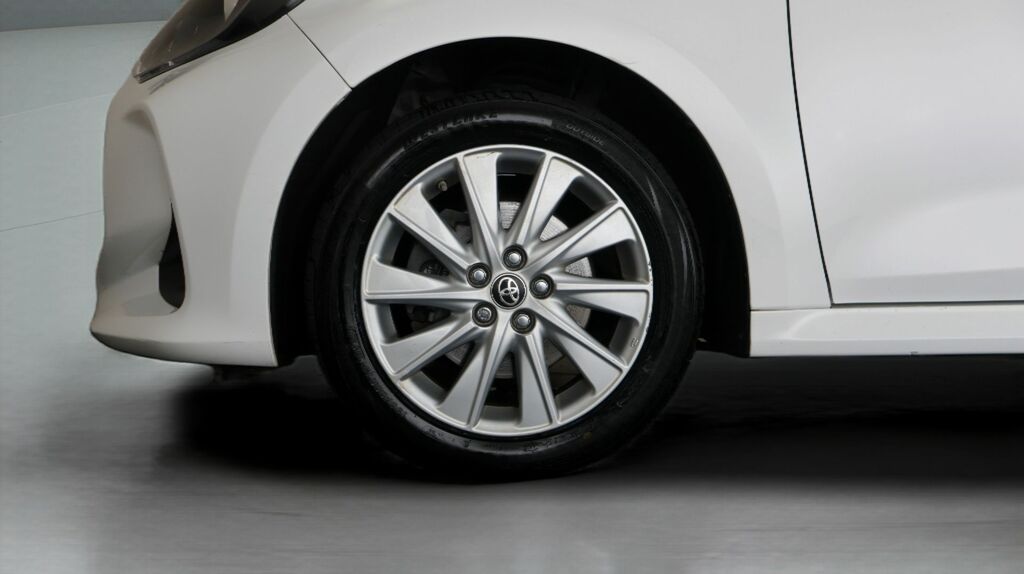 Toyota Yaris 1.5 Hybrid Design Silver #17