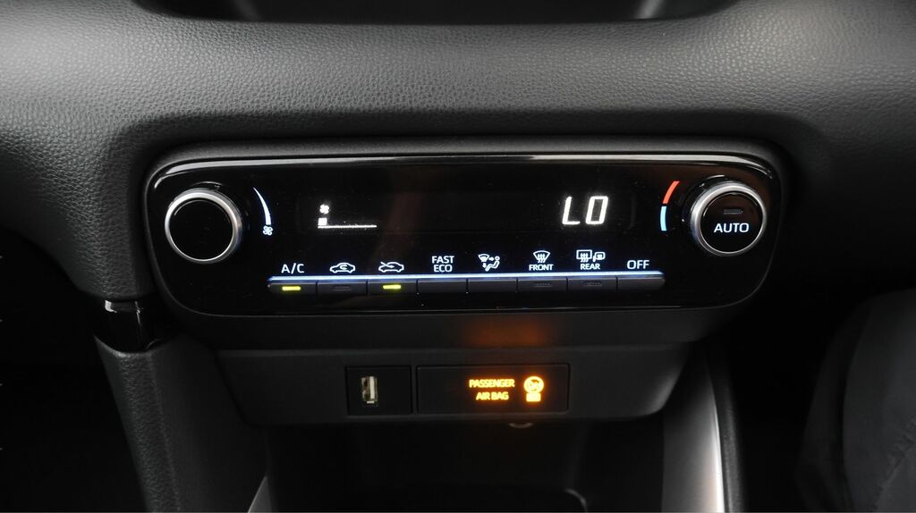 Toyota Yaris 1.5 Hybrid Design Silver #11