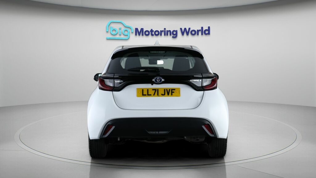 Toyota Yaris Icon White #6
