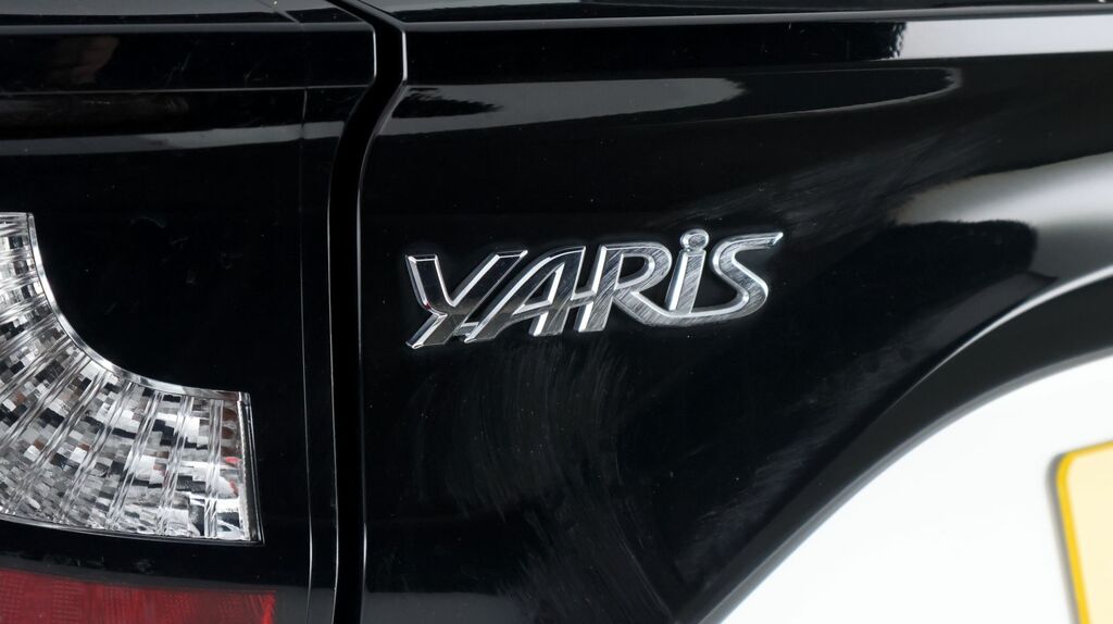 Toyota Yaris 1.5 Hybrid Design Silver #19