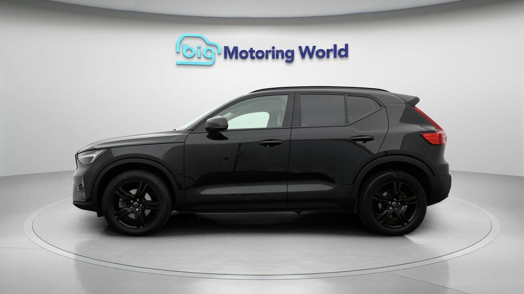 Volvo XC40 Plus Black #5