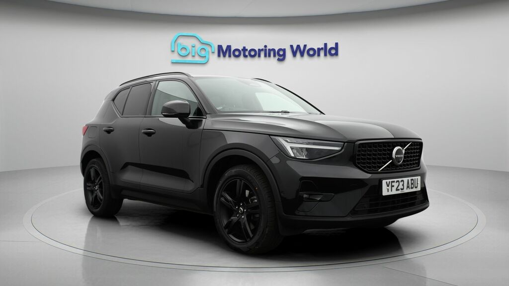 Volvo XC40 Plus Black