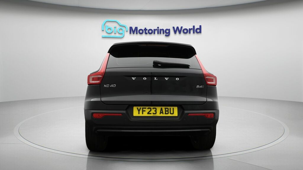 Volvo XC40 Plus Black #6